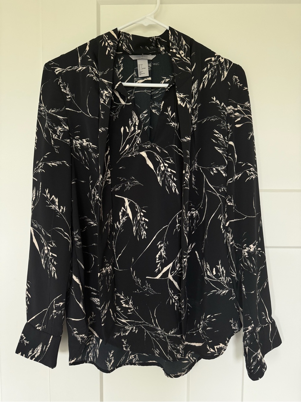 H&M Womens Black Floral Tie-Neck Blouse